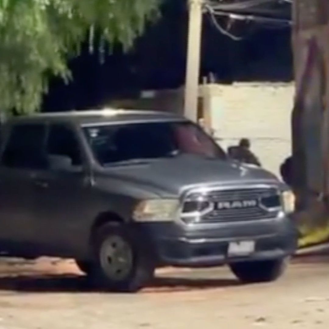 Una mujer murió después de ser atacada a balazos en la colonia Infonavit I en Salamanca, Guanajuato, otra persona resultó herida, por lo que fue llevada al hospital.